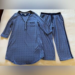 DKNY - Pajama set with top and capri pants. Pockets on both - Size Medium